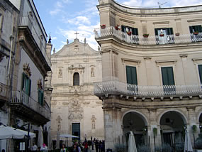View of the Basilica San Martino from piazza Maria Immacolata